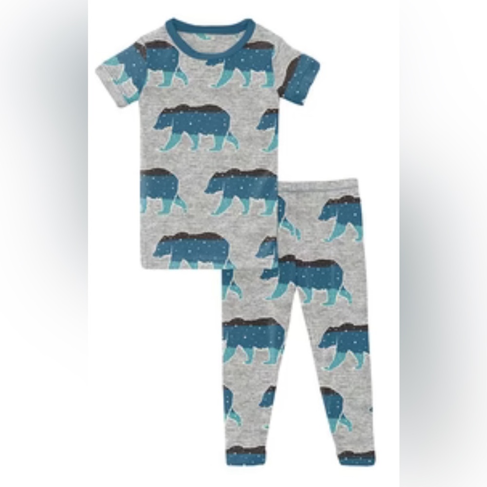 KIckee Pants short sleeve pajama set and Heather mist night sky bear size 6